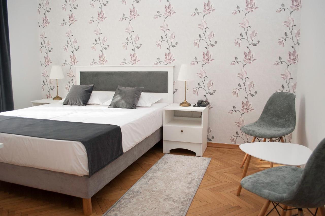Hotel Triumf Bucarest Esterno foto