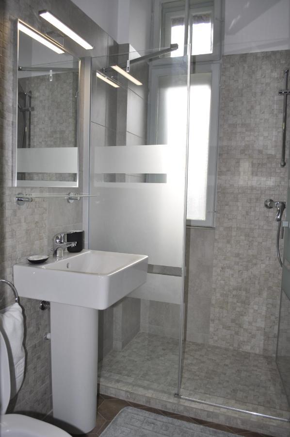 Hotel Triumf Bucarest Esterno foto