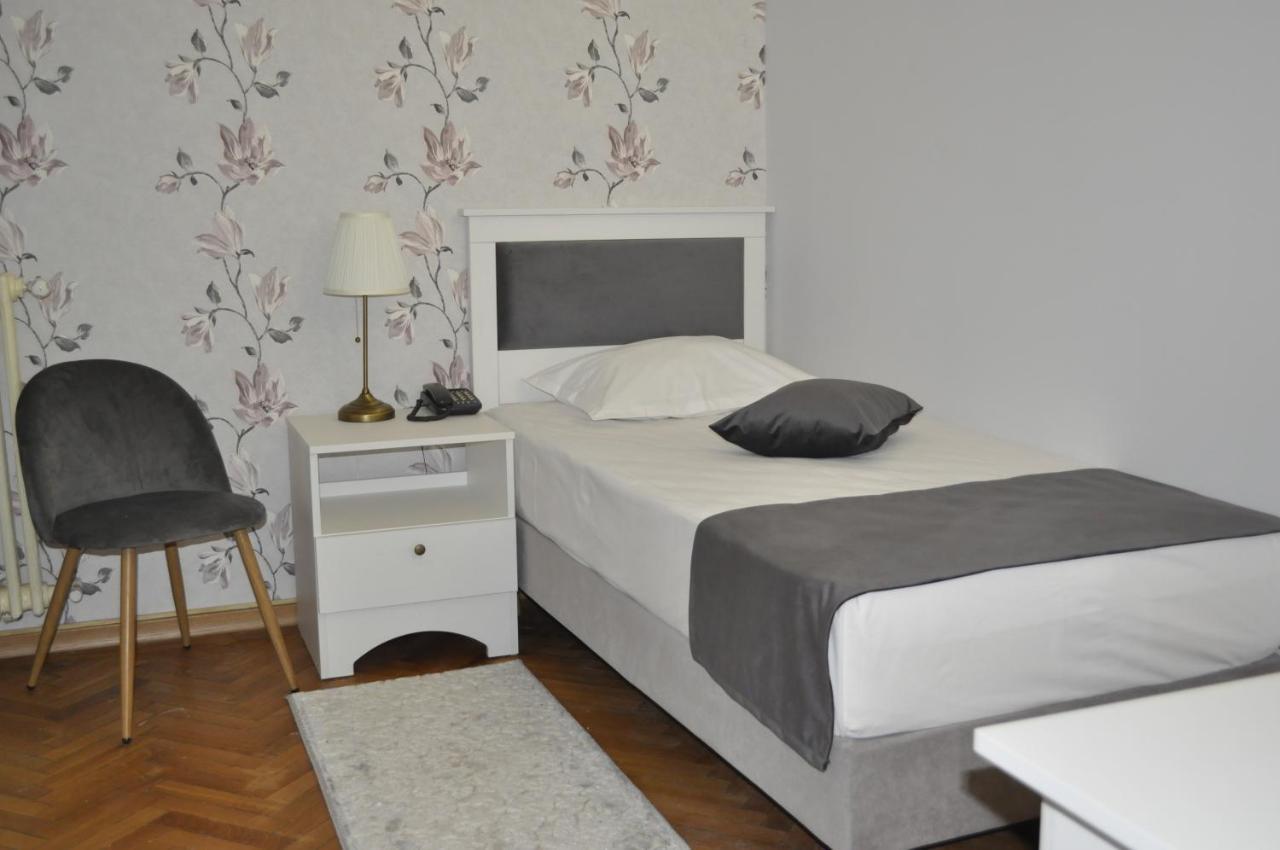 Hotel Triumf Bucarest Esterno foto