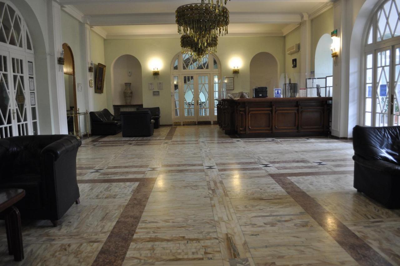 Hotel Triumf Bucarest Esterno foto