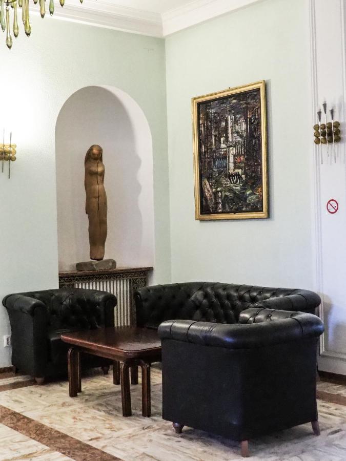 Hotel Triumf Bucarest Esterno foto