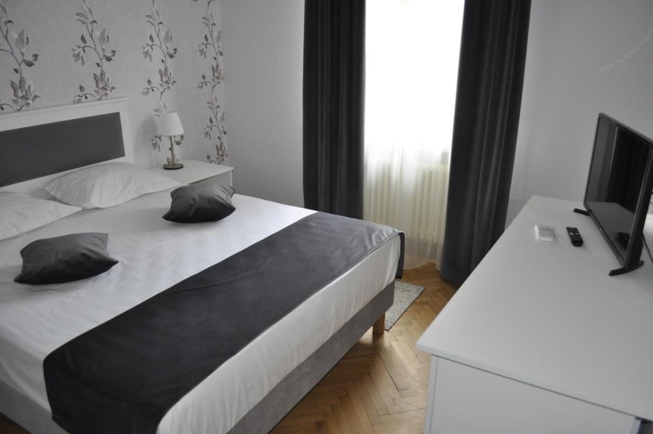 Hotel Triumf Bucarest Esterno foto