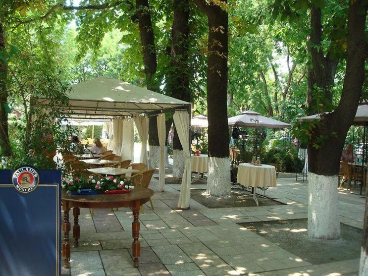 Hotel Triumf Bucarest Esterno foto
