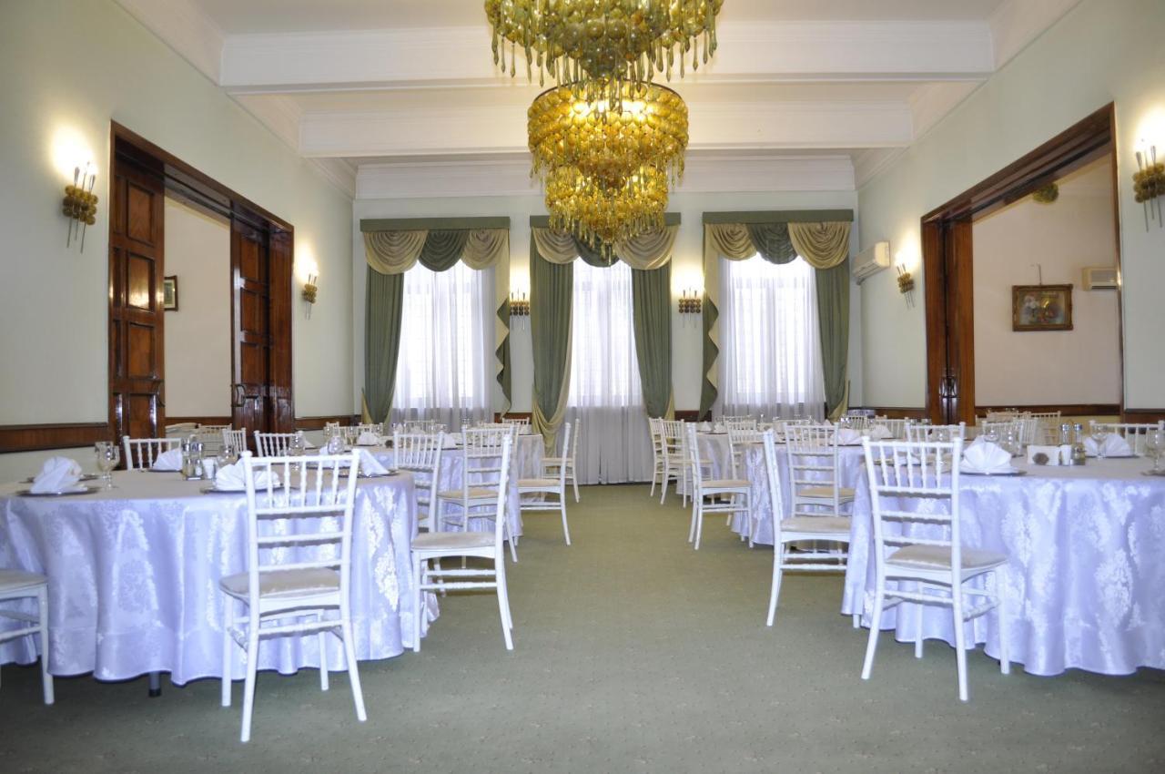Hotel Triumf Bucarest Esterno foto