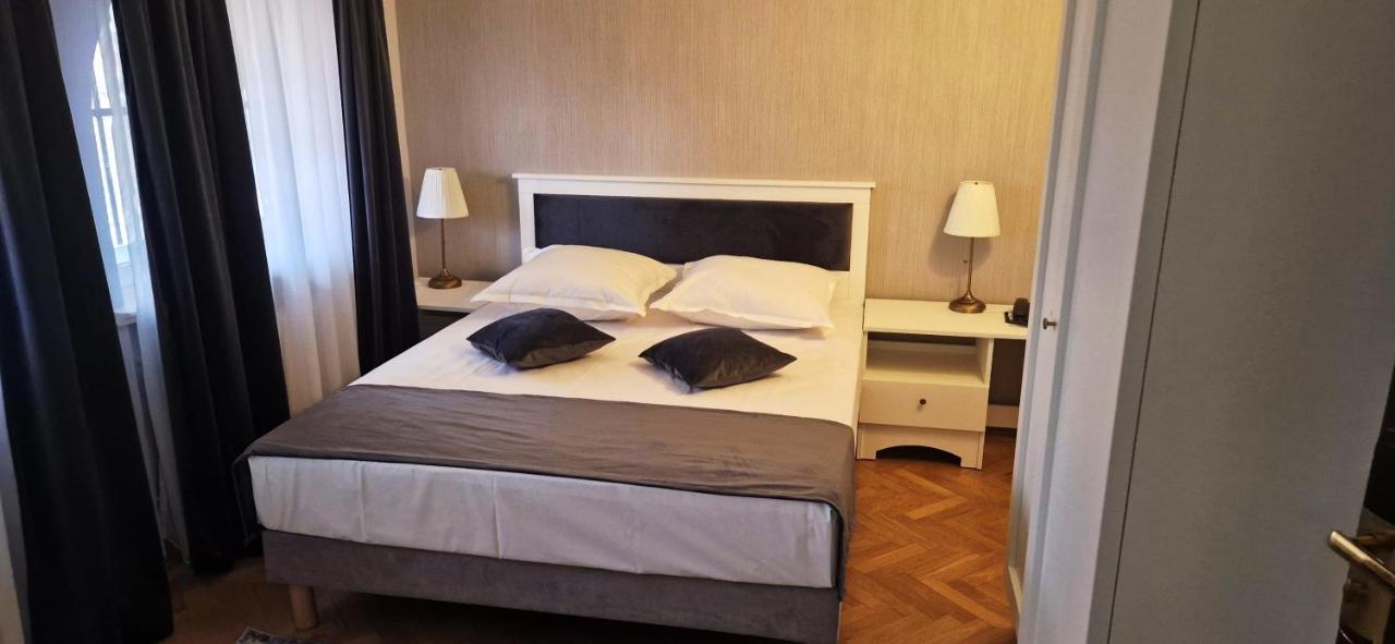 Hotel Triumf Bucarest Esterno foto