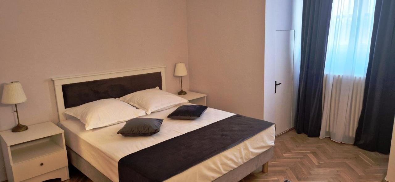 Hotel Triumf Bucarest Esterno foto