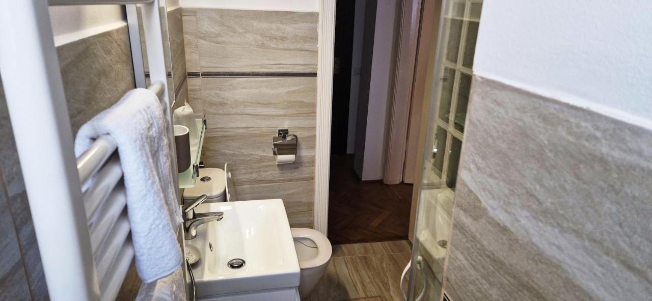Hotel Triumf Bucarest Esterno foto
